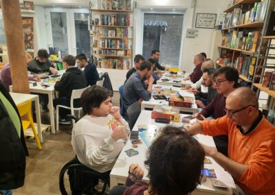 Interno del locale Zughemmo durante torneo di Catan